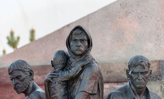 В Белгороде мемориал о заживо сожженных жертвах фашизма открыт под звуки сирены